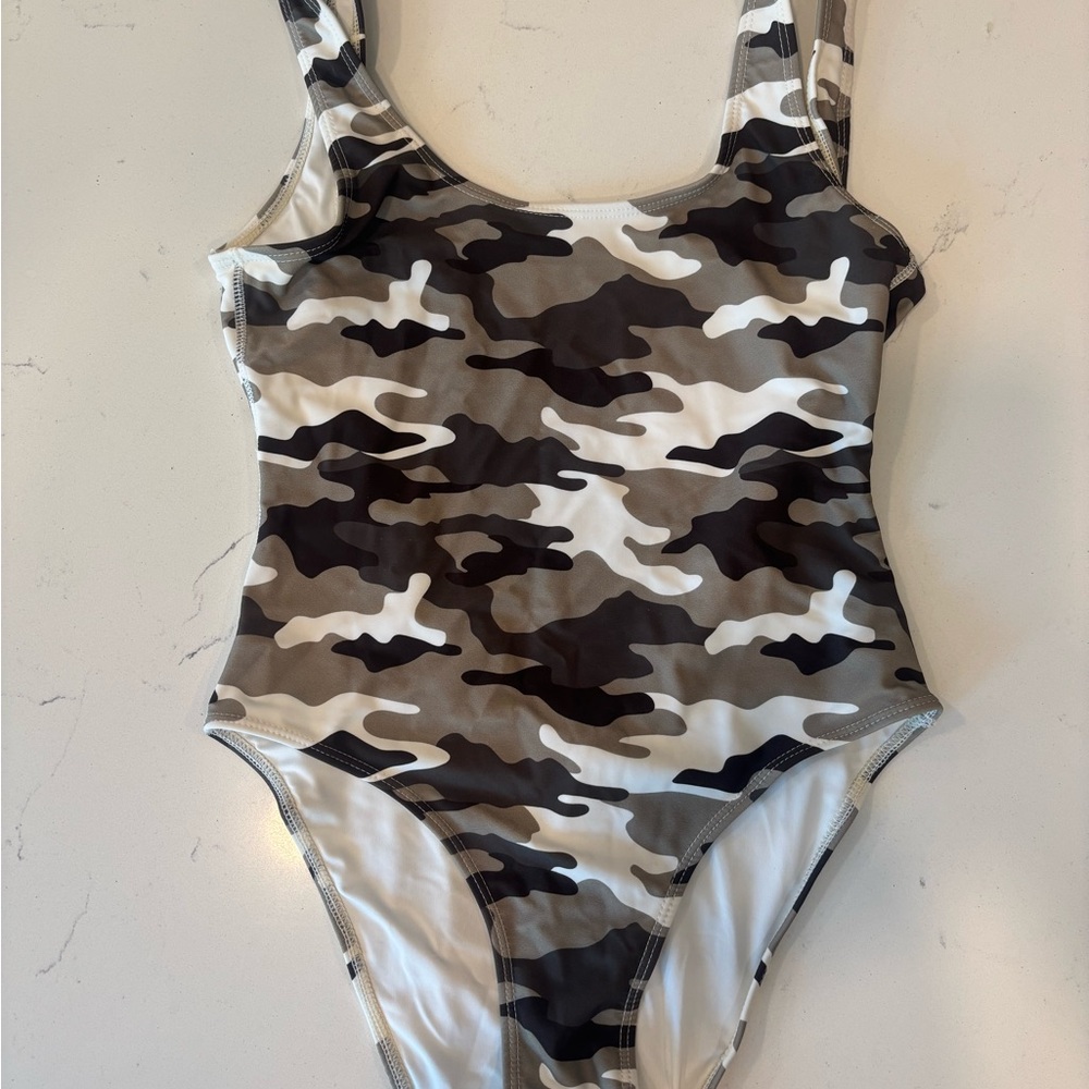 NEW Kendall + Kylie Camo One Piece Swimsuit XS High Cut Low Back - Picture 4 of 9